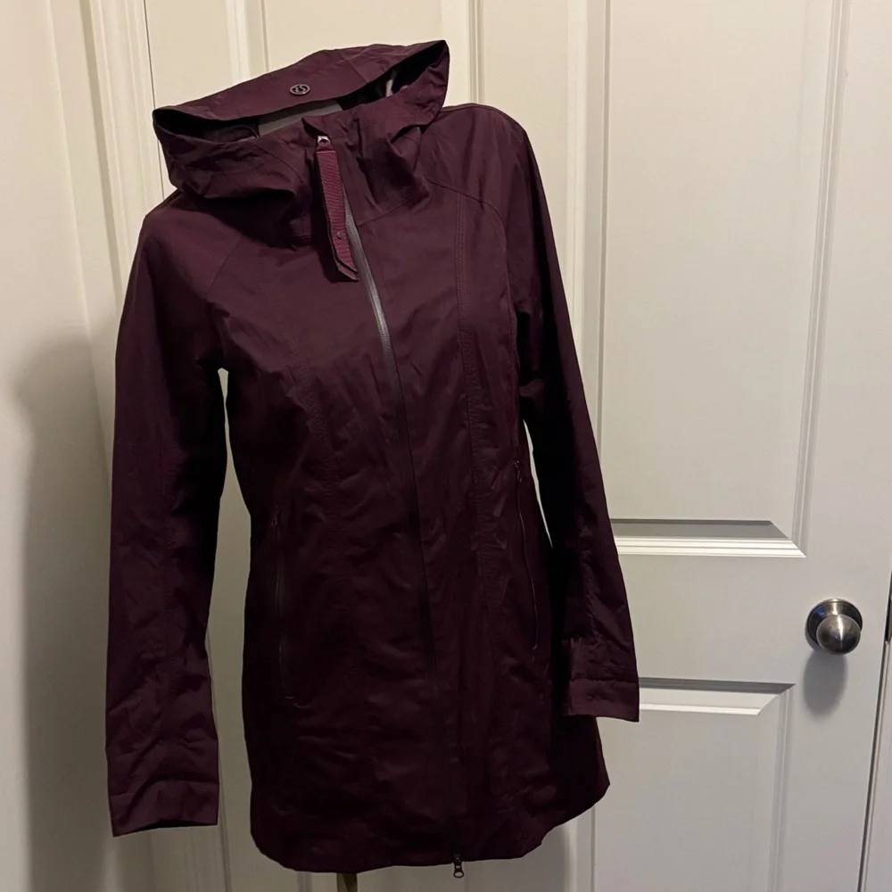 lululemon athletica Women's  Jacket in Deep Plum Purple - Picture 2 of 12